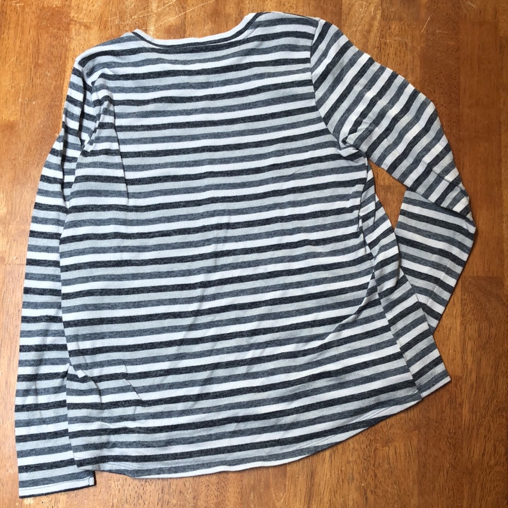 American Eagle M Long Sleeve - Picture 2 of 2